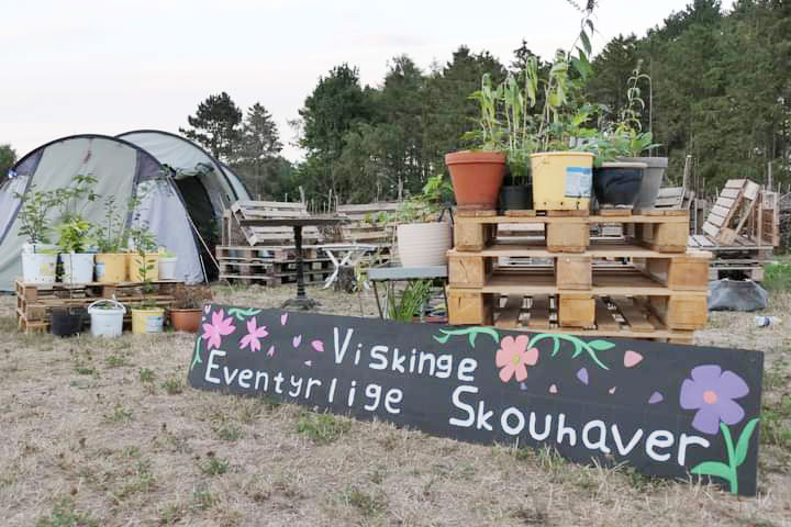 skilt-viskinge-eventyrlige-skovhaver-mikrogaarden